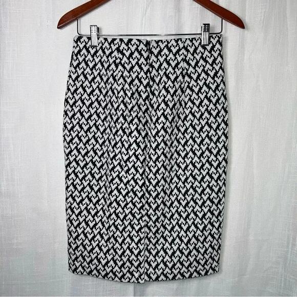 Philosophy NWT Elasticized Waist Back Slit Textured Ponte Pencil Skirt Sz 2 - Picture 3 of 5